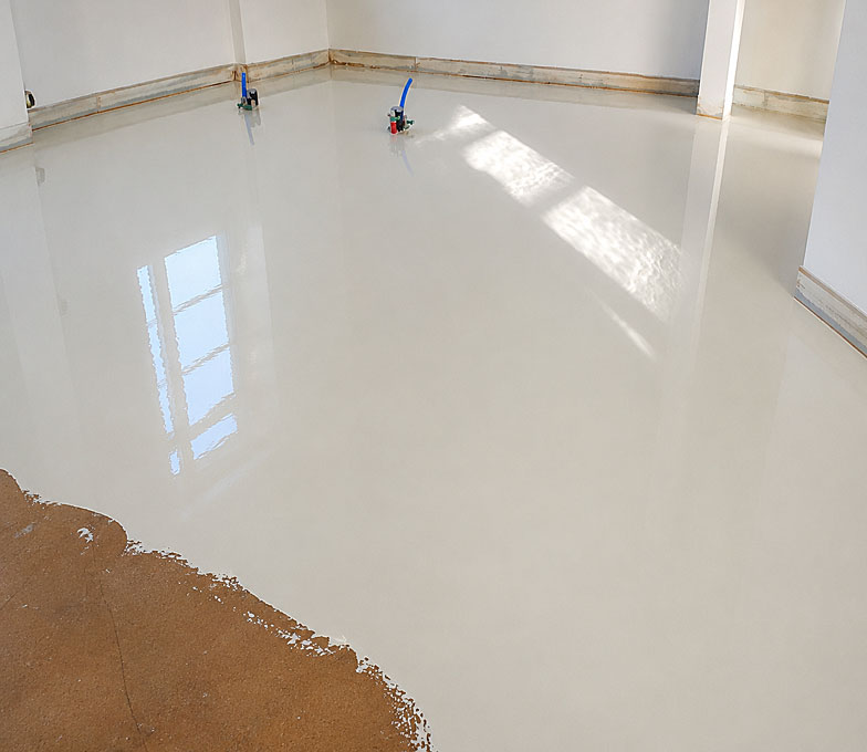 Verguss der Bodenfläche mit Epoxidharz im Coiffeursalon, Armierungsgewebe für Epoxidharzboden auf Holzuntergrund